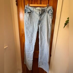Abercrombie High Rise The 90’s Relaxed Jean